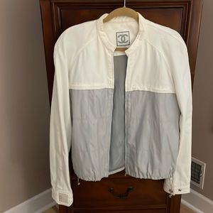 Authentic Chanel wind breaker jacket in pearl white and light gray size 42EU